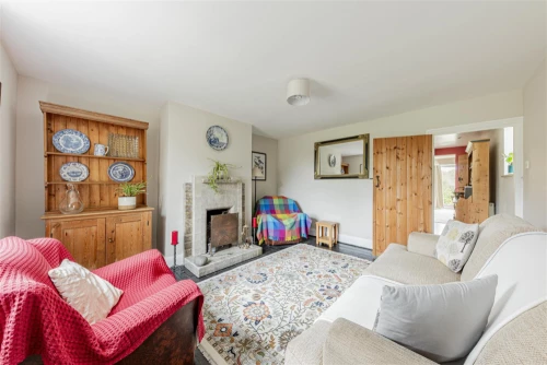 House - Semi-Detached Main Photo