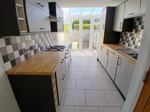 House - Semi-Detached Main Photo