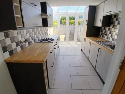 House - Semi-Detached Main Photo