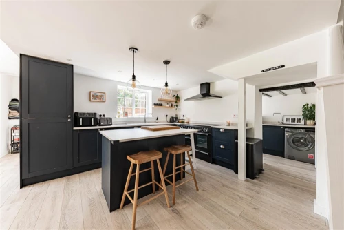 House - Semi-Detached Main Photo