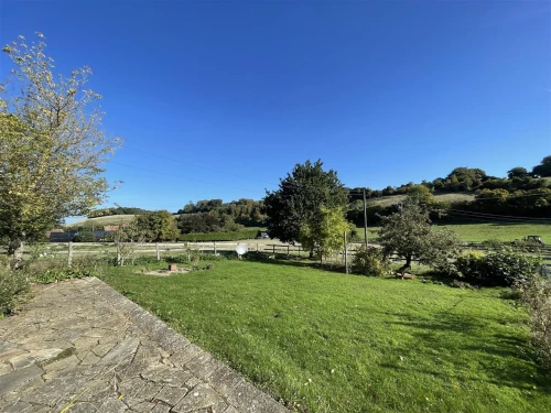 House - Semi-Detached Main Photo