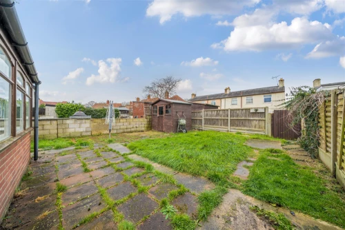 House - Semi-Detached Main Photo