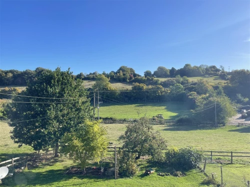 House - Semi-Detached Main Photo