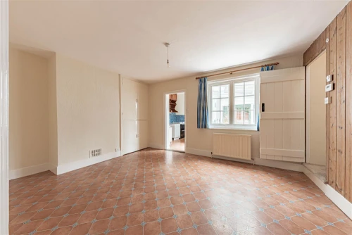 House - Semi-Detached Main Photo
