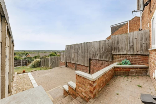 House - Semi-Detached Main Photo