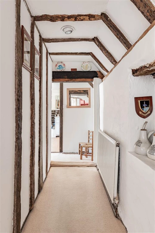 House - Semi-Detached Main Photo