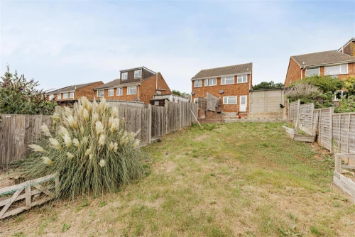 House - Semi-Detached Main Photo