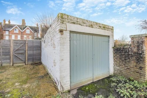 House - Semi-Detached Main Photo