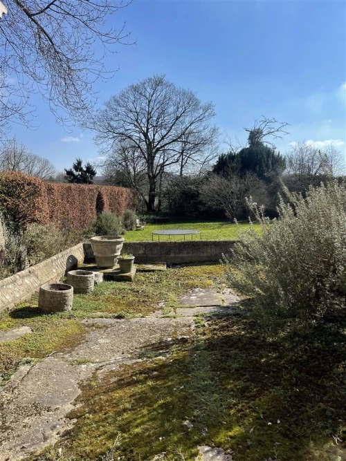 House - Semi-Detached Main Photo