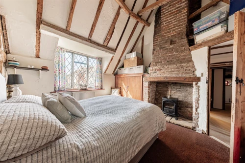 House - Semi-Detached Main Photo