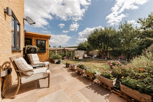 House - Semi-Detached Main Photo