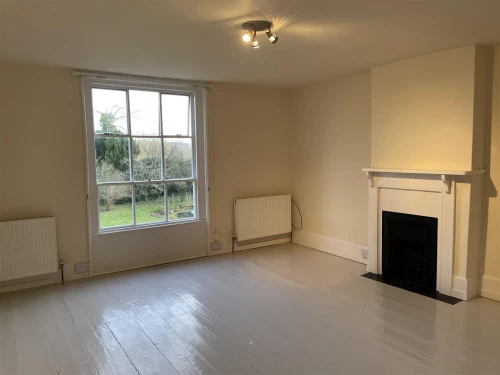 House - Semi-Detached Main Photo