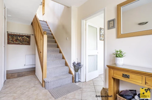 House - Detached Photo 2