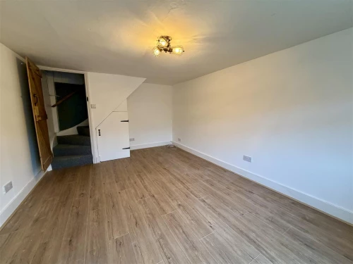House - Terraced Main Photo