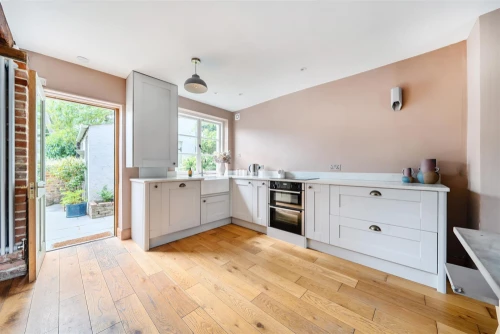 House - Semi-Detached Main Photo