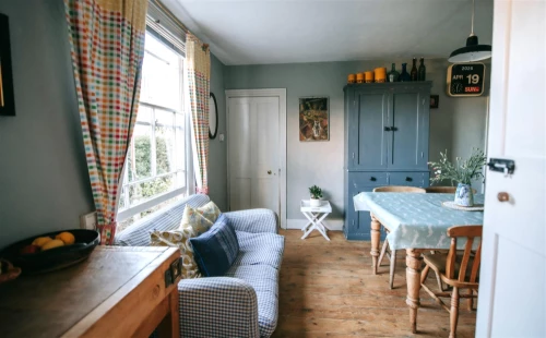 House - Semi-Detached Main Photo