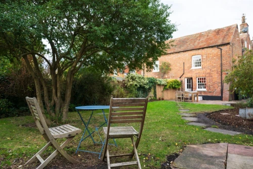 House - Semi-Detached Main Photo