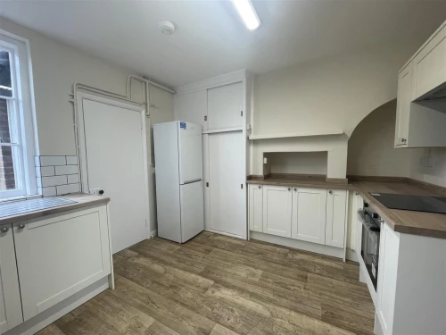 House - Semi-Detached Main Photo