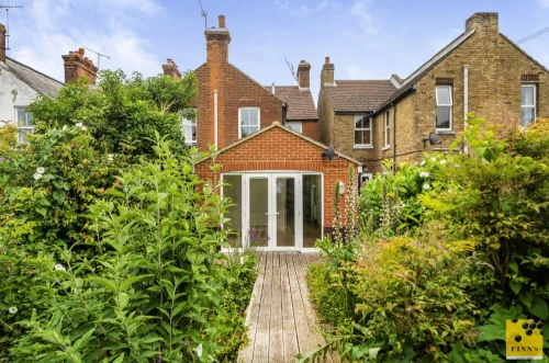 House - Semi-Detached Main Photo