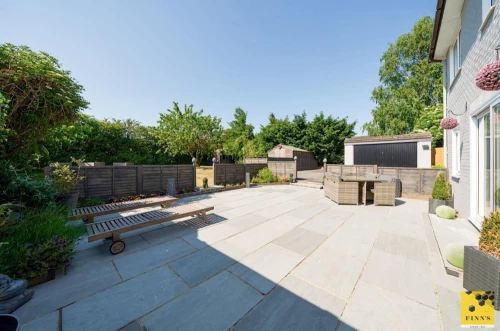 House - Detached Photo 3