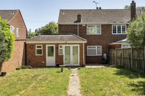 House - Semi-Detached Main Photo