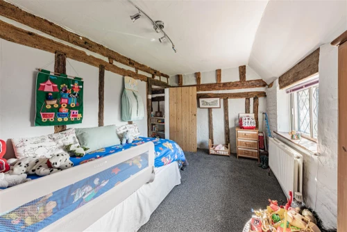 House - Semi-Detached Main Photo