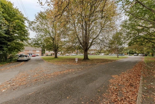 House - Semi-Detached Main Photo