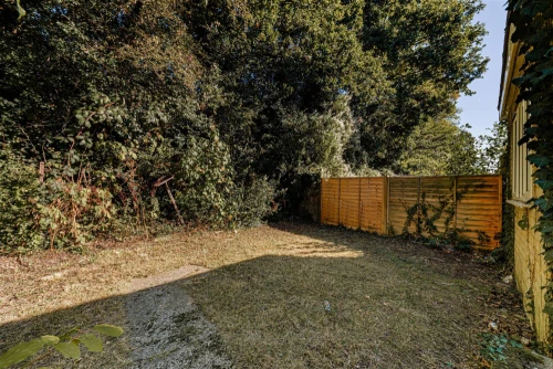 House - Semi-Detached Main Photo