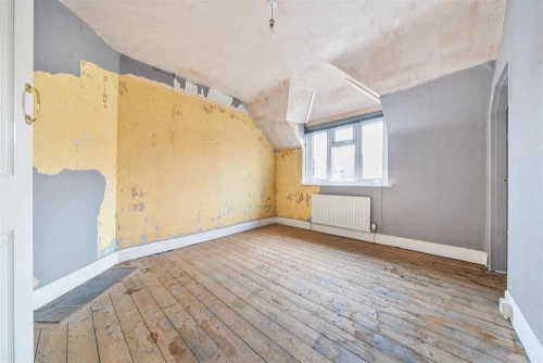 House - Semi-Detached Photo 3