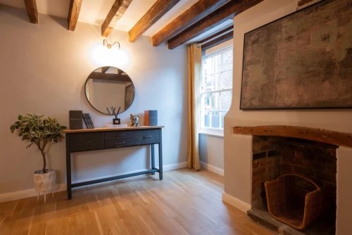 House - Semi-Detached Main Photo