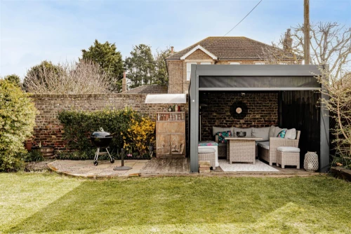 House - Semi-Detached Main Photo