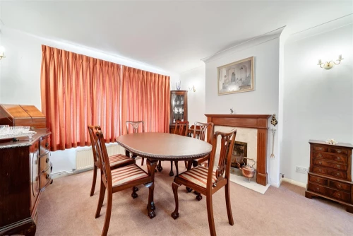 House - Semi-Detached Main Photo