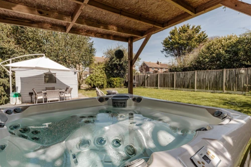 House - Semi-Detached Main Photo