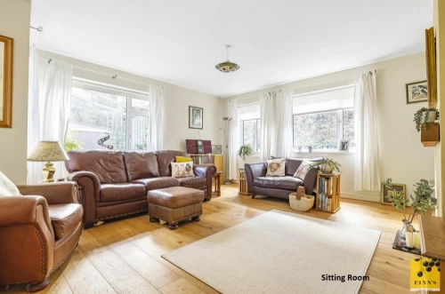 House - Detached Photo 3