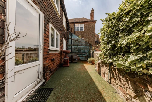 House - End Terrace Main Photo