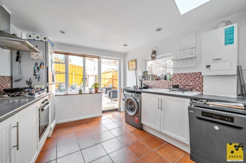 House - Terraced Main Photo