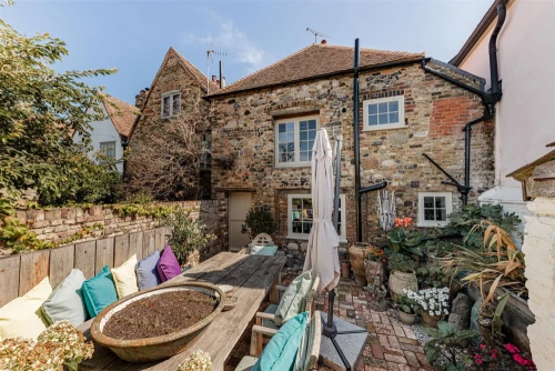 House - Terraced Main Photo