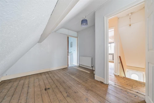 House - Semi-Detached Main Photo