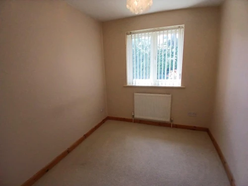 House - Semi-Detached Main Photo