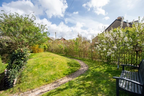 House - Semi-Detached Main Photo