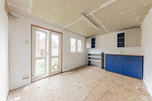 House - Semi-Detached Main Photo