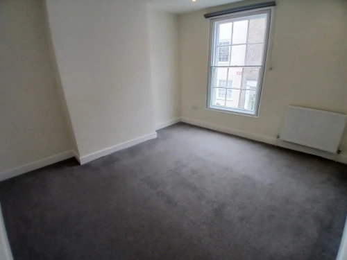 House - Terraced Main Photo
