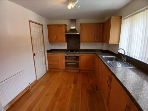 House - Semi-Detached Main Photo