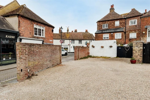 House - Terraced Main Photo