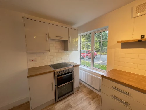 House - Semi-Detached Main Photo