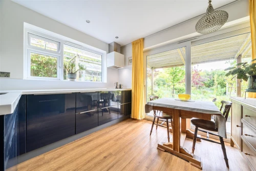 Bungalow - Detached Photo 4
