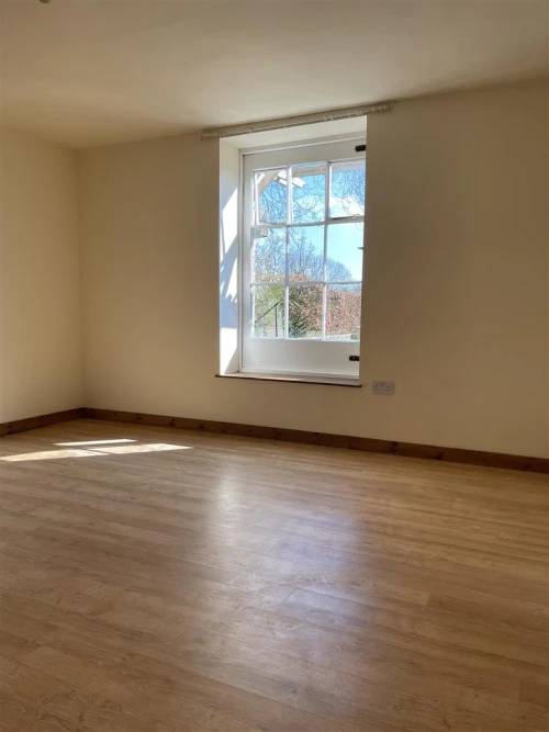 House - Semi-Detached Main Photo