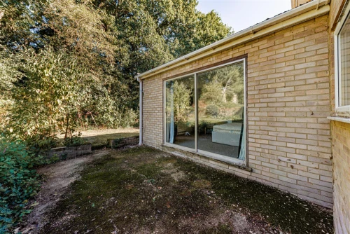 House - Semi-Detached Main Photo