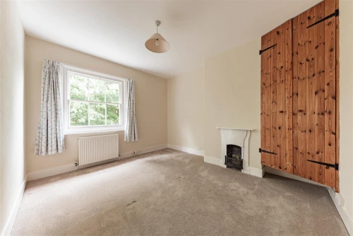 House - Semi-Detached Main Photo