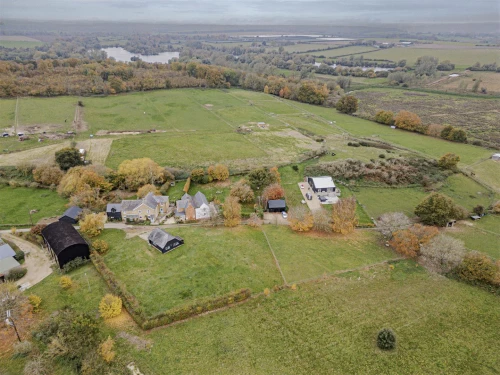 House - Semi-Detached Main Photo